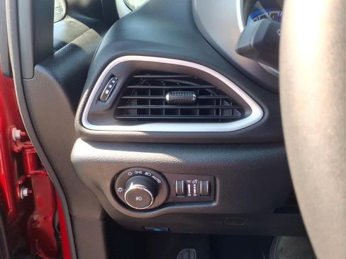 Used 2025 Chrysler Pacifica Select FWD image 21