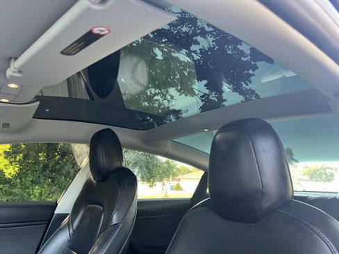 Used 2018 Tesla Model 3 Long Range image 9
