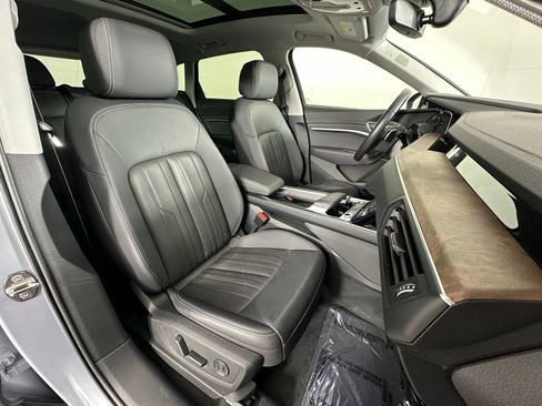 Used 2019 Audi e-tron Premium Plus image 6