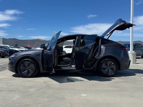 Used 2026 Tesla Model Y Long Range AWD/4WD image 12