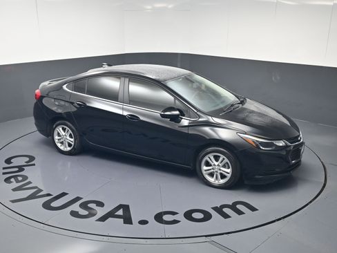 Used 2018 Chevrolet Cruze LT w/ Convenience Package image 32