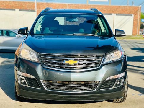 Used 2014 Chevrolet Traverse LT image 2