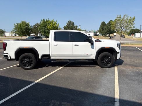 Used 2025 GMC Sierra 2500 AT4 AWD/4WD image 2
