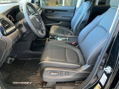New 2026 Honda Odyssey Touring image 4