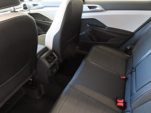 New 2026 Volkswagen Taos SE image 22