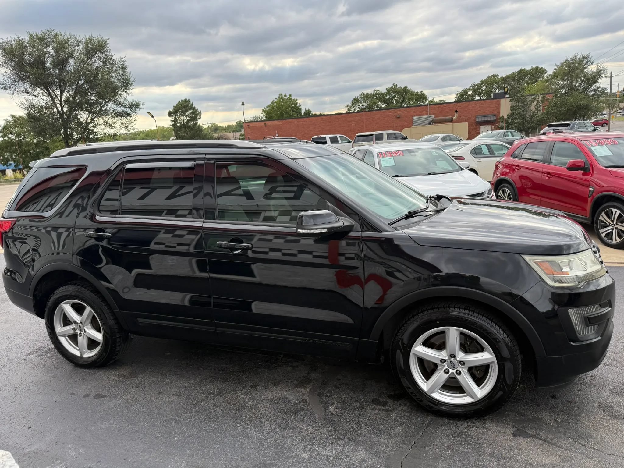 Used 2016 Ford Explorer XLT w/ Equipment Group 202A AWD/4WD image 15
