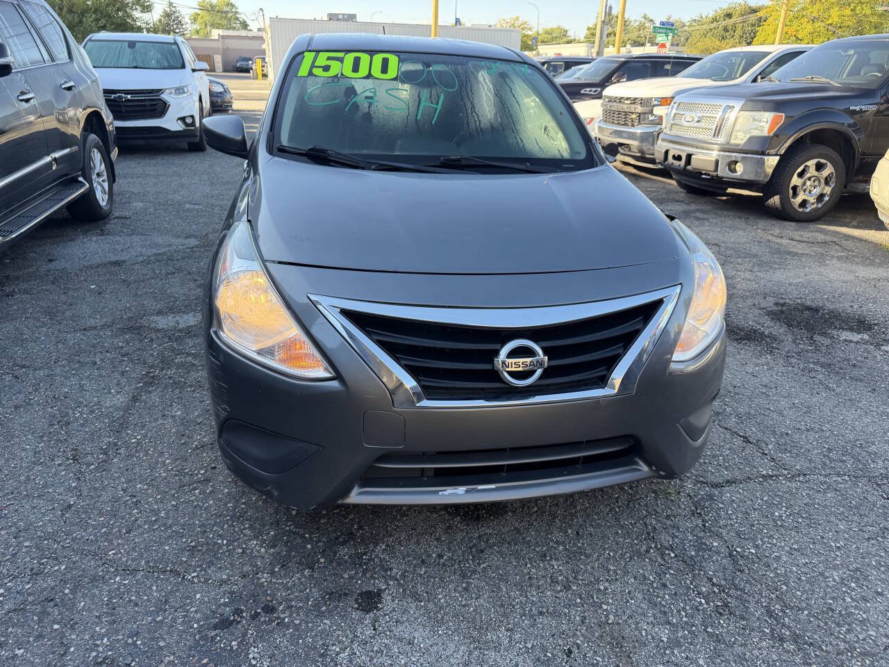 Used 2017 Nissan Versa SV FWD image 3