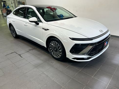 Used 2026 Hyundai Sonata SEL FWD image 2