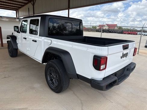 Used 2025 Jeep Gladiator Sport AWD/4WD image 6