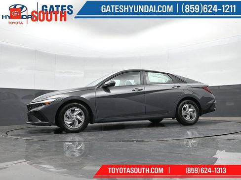 Used 2025 Hyundai Elantra SE FWD image 37