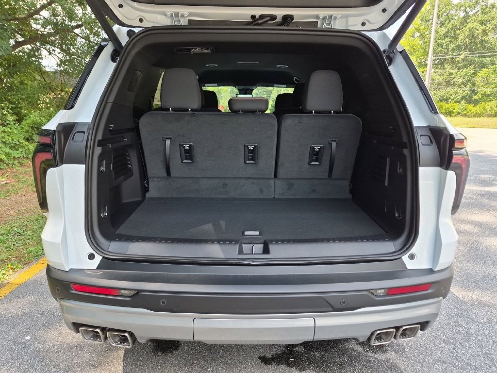 New 2027 Chevrolet Traverse LT FWD image 35