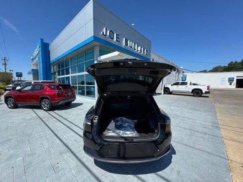 New 2025 Chevrolet Equinox EV LT w/ Convenience Package II FWD image 8