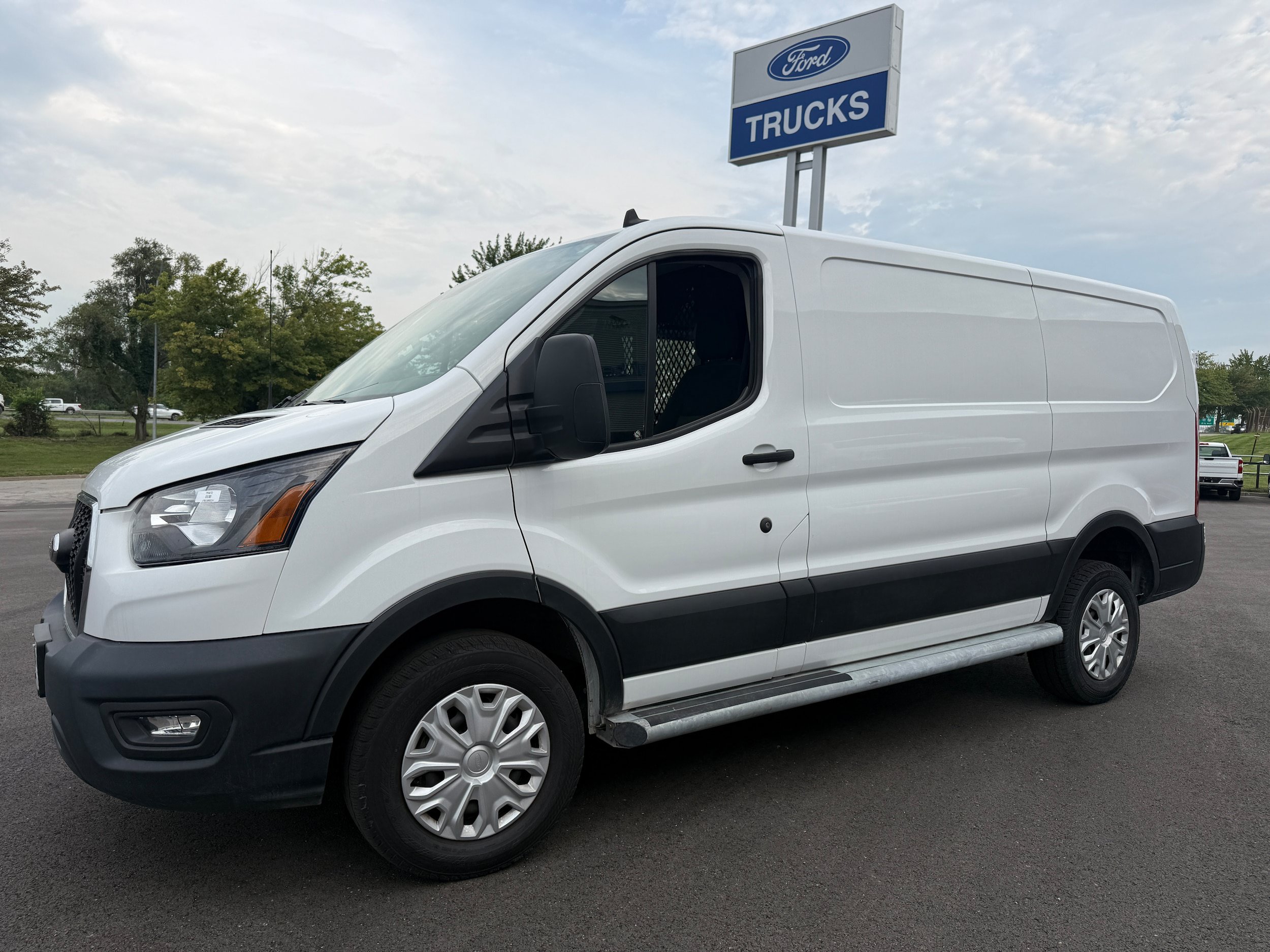 Used 2024 Ford Transit 250 Low Roof w/ Exterior Upgrade Package RWD image 4