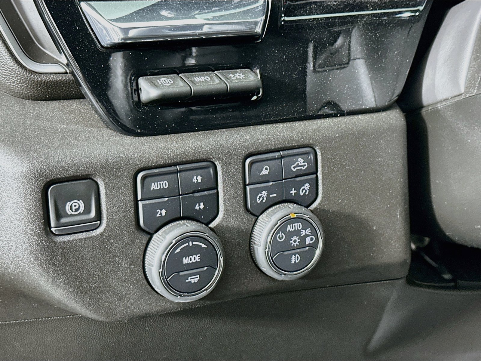 Used 2024 Chevrolet Silverado 1500 High Country w/ Midnight Edition AWD/4WD image 11
