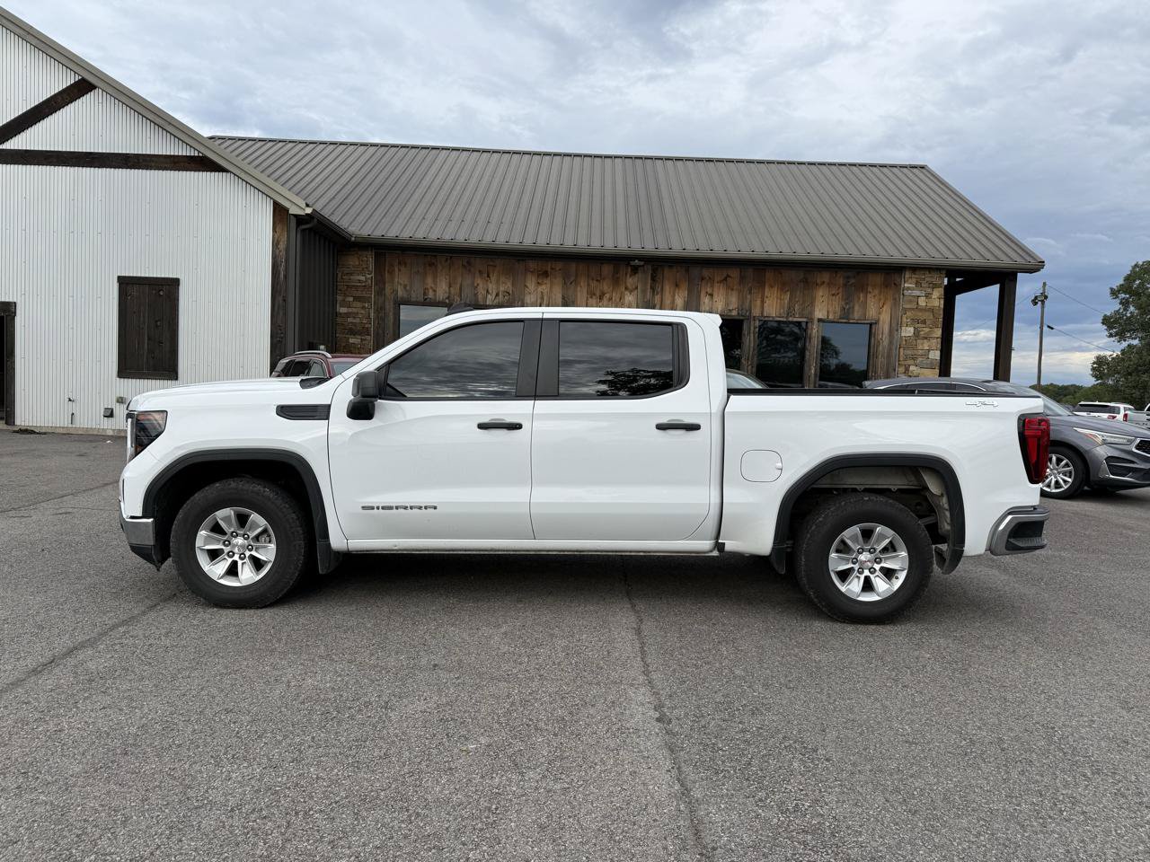 Used 2024 GMC Sierra 1500 Pro w/ Pro Value Package AWD/4WD image 2