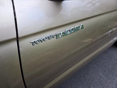 Used 2000 Toyota Tacoma PreRunner RWD image 25