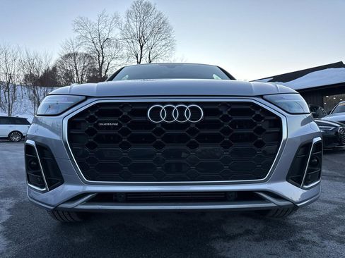Used 2022 Audi Q5 2.0T Premium w/ Convenience Package image 4