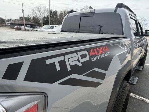 Used 2019 Toyota Tacoma TRD Off-Road image 7