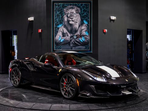 Used 2020 Ferrari 488 Pista Coupe image 9