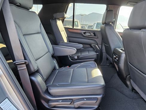 Used 2025 GMC Yukon Denali AWD/4WD image 32