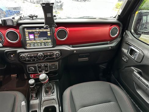 Used 2023 Jeep Gladiator Rubicon w/ Cold Weather Group image 19