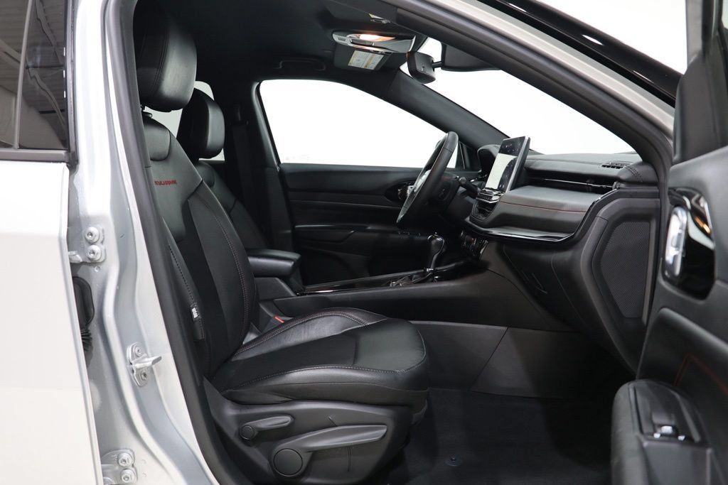 Used 2025 Jeep Compass Trailhawk AWD/4WD image 39