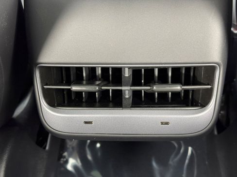 Used 2023 Tesla Model 3 Standard Range image 33