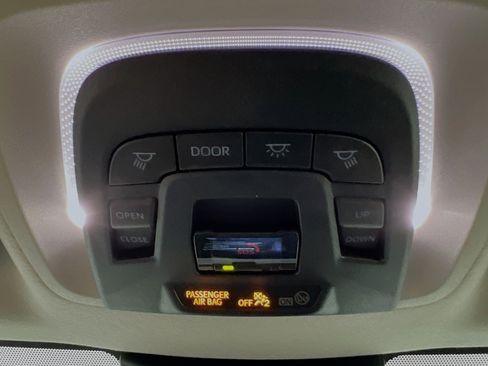 Used 2025 Toyota Corolla XLE image 21