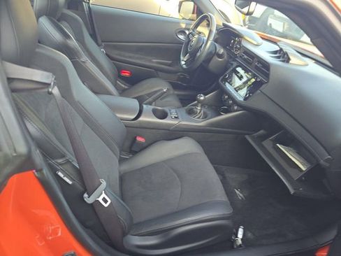 Used 2024 Nissan Z Performance w/ Heritage Edition image 8