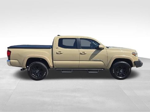 Used 2018 Toyota Tacoma SR5 AWD/4WD image 15