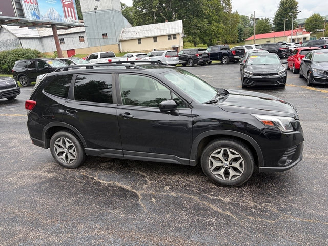Used 2022 Subaru Forester Premium AWD/4WD image 5