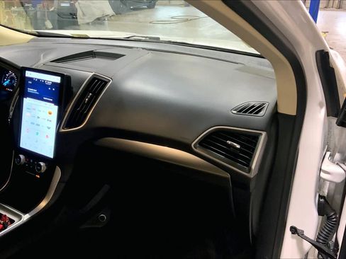 Used 2024 Ford Edge SEL w/ Convenience Package image 18