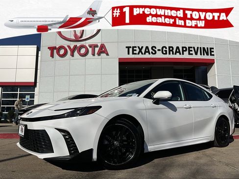 Used 2025 Toyota Camry SE image 1