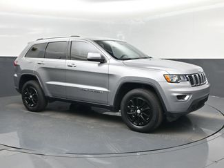 Used 2021 Jeep Grand Cherokee Laredo image 1