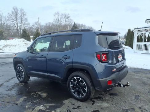 Used 2023 Jeep Renegade Latitude AWD/4WD image 3