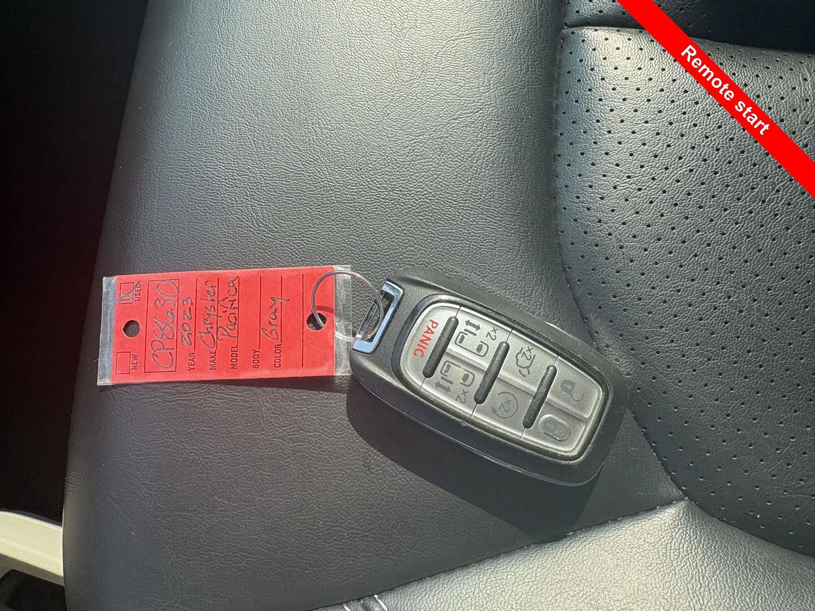 Used 2023 Chrysler Pacifica Touring-L FWD image 26