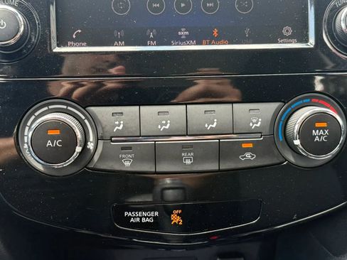 Used 2019 Nissan Rogue S AWD/4WD image 19