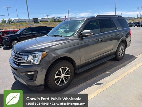 Used 2018 Ford Expedition XLT w/ Equipment Group 201A AWD/4WD image 13