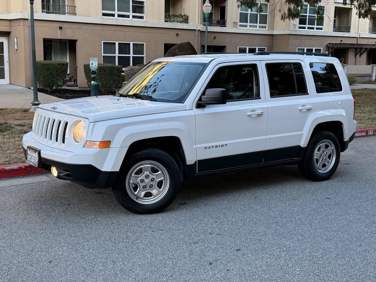 Used 2014 Jeep Patriot Sport w/ Power Value Group FWD image 2