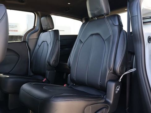 New 2026 Chrysler Pacifica Select image 10