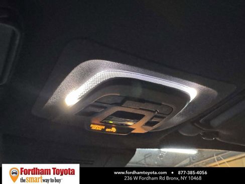 Used 2024 Toyota Corolla Cross SE image 30