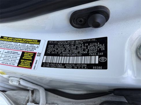 Used 2018 Toyota Camry SE image 32