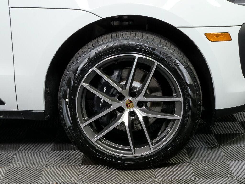 Certified 2026 Porsche Macan AWD/4WD image 39