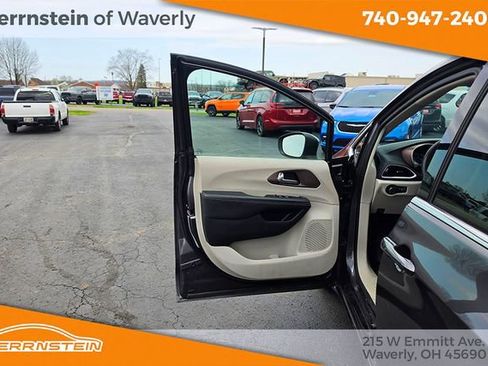 Used 2023 Chrysler Voyager LX FWD image 14