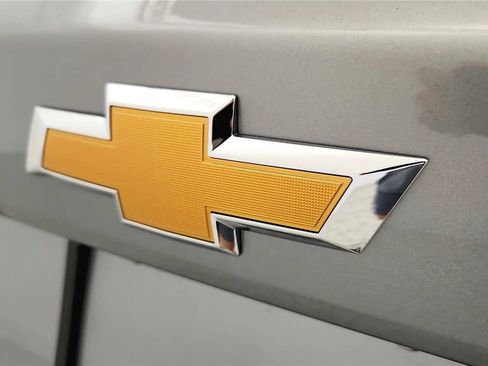 Used 2025 Chevrolet Trax LT w/ Sunroof Package FWD image 14