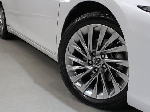 Used 2022 Lexus ES 300h Ultra Luxury w/ Accessory Package 2 FWD image 19
