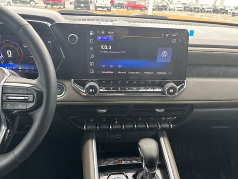 Used 2025 Chevrolet Colorado ZR2 w/ Technology Package image 18