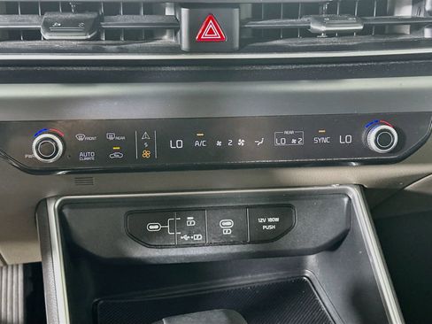 Used 2025 Kia Carnival FWD image 24