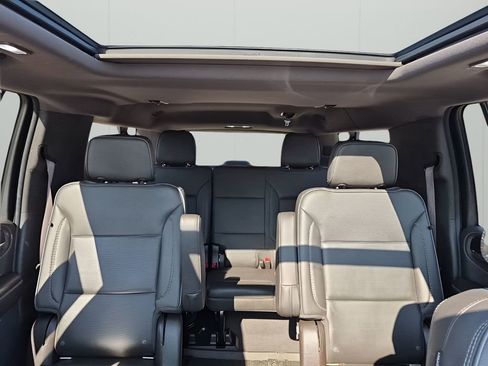 Used 2022 GMC Yukon XL Denali w/ Denali Premium Package image 42