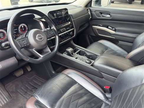 Used 2023 Nissan Pathfinder Platinum w/ Lighting Package (N92) image 13